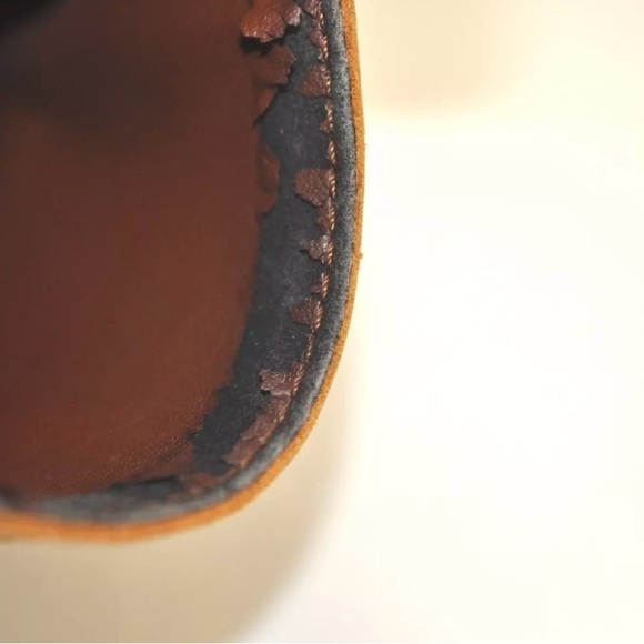 Authentic Louis Vuitton crossbody bag - Picture 14 of 16